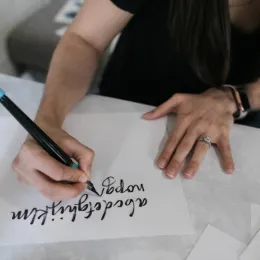 How AI can help craft unique birthday wishes instantly