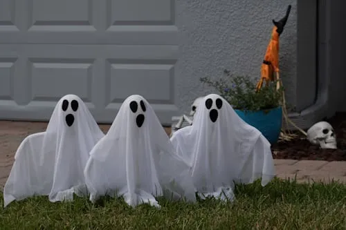 Halloween costume ideas for families in 2024 33 photo 1633826523932 fb137c3353b5