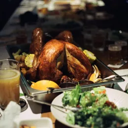 La historia del Día de Acción de Gracias: desde los primeros colonos hasta las tradiciones modernas