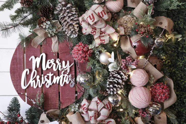 Лучшие рождественские фразы и пожелания для соцсетей