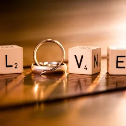 Crafting heartfelt messages for wedding celebrations and anniversaries