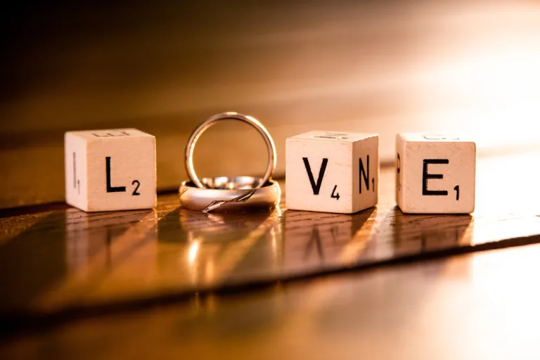 Crafting heartfelt messages for wedding celebrations and anniversaries