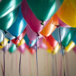 Celebrate milestones: meaningful ways to say congratulations at work